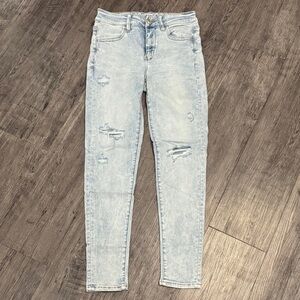 American Eagle Outfitters Light Blue Distressed Skinny Jeans